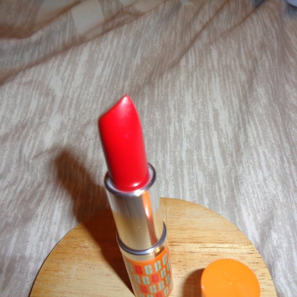 CLINIQUE Pop Lip Colour + Primer 08 Cherry Pop - Picture 5 of 8